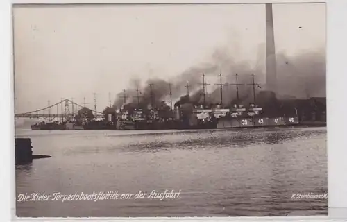 66385 Foto Ak die Kieler Torpedobootsflotille vor der Ausfahrt um 1925