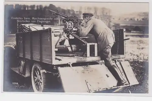 75198 Foto Ak Erobertes franz. Maschinengewehr für Flugzeuge um  1915