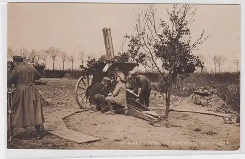 75325 Foto Ak Abwehrgeschütz bei Beschießung eines Fliegers 1916