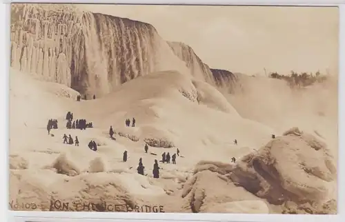 80911 Foto Ak USA Niagara Falls On the Ice-Bridge Eisbrücke Gletscher 1914