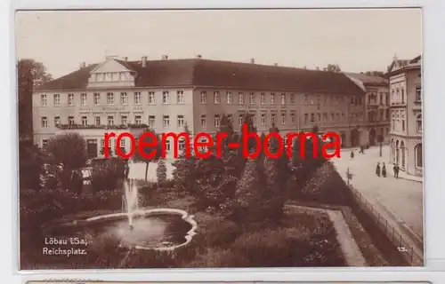 81612 Foto Ak Löbau i.Sa. Reichsplatz 1930
