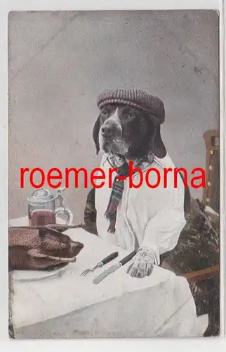 81825 Humor Ak Hund im Hemd mit Hut ist am Tisch 1974
