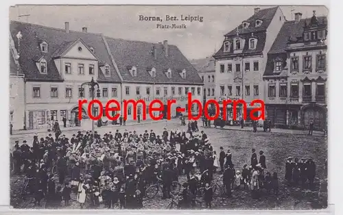 81896 Ak Borna Bez. Leipzig Platz-Musik um 1920