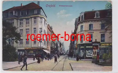 82110 Ak Crefeld Neusserstrasse mit Geschäften um 1910