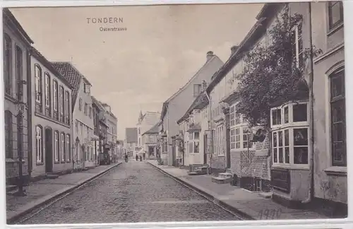 82323 AK Tondern - Osterstrasse, Straßenansicht mit Geschäften 1910