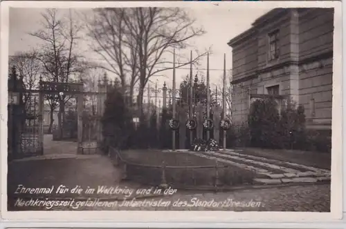 84471 Feldpost Ak Dresde Monument à la gloire des morts pendant la guerre mondiale en 1942
