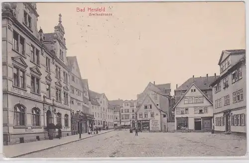 94435 AK Bad Hersfeld - Breitenstrasse, vue sur la rue avec hôtel et commerces