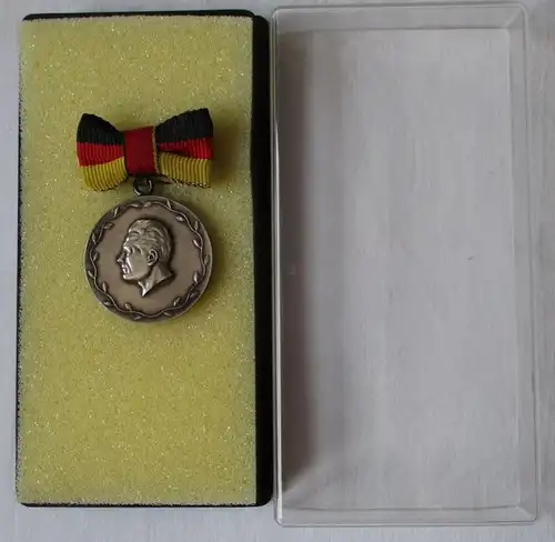Médaille DDR Maître du Sport Argent 900 dans l'Etui Bartel 72 b (142918)