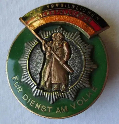 Médaille 'Signe d'honneur de la police populaire allemande' avec no de remise (136162)
