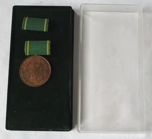 Médaille de la RDA pour particulièrement. Prestations en agriculture et sylviculture dans l'Etui (125038)