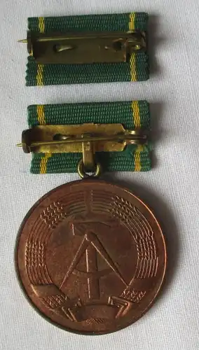 Médaille de la RDA pour particulièrement. Prestations en agriculture et sylviculture dans l'Etui (125038)