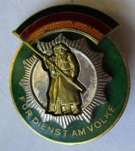 Médaille 'Signe d'honneur de la police populaire allemande' avec no de remise (135989)