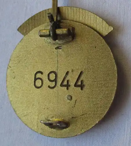 Medaille 'Ehrenzeichen der deutschen Volkspolizei' mit Verleihungsnr. (135989)