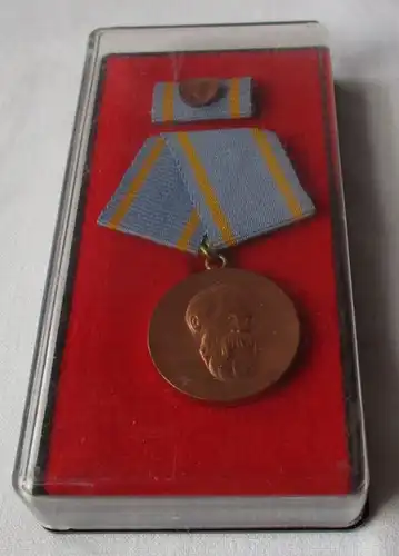 Prix Friedrich-Engels en bronze dans l'Etui Bartel 43a (114204)