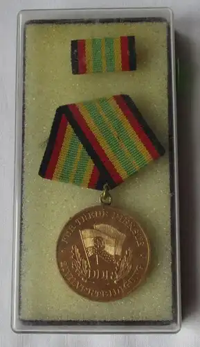 DDR médaille de services fidèles dans la défense civile en or 274 b (134082)