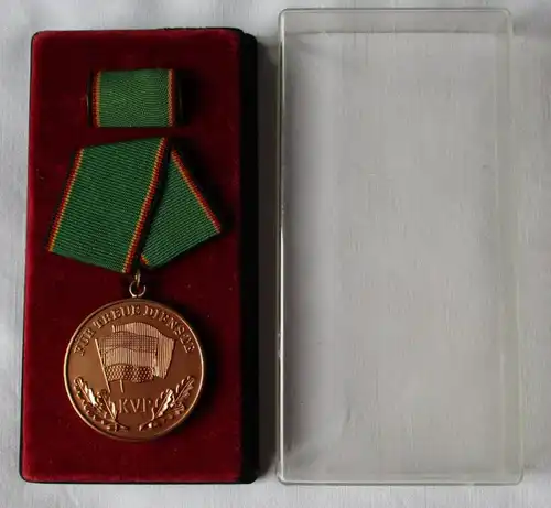 DDR médaille fidèles services dans la police populaire casernée deuxième pièce (126190)