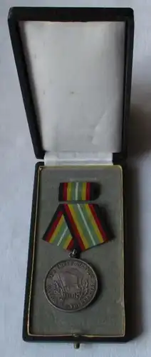 DDR Medaille für Treue Dienste NVA 900 Silber ohne Staatswappen 150b (115208)