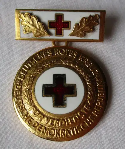 DDR DRK Deutsches Rotes Kreuz Ehrenzeichen in Gold mit Ehrenspange (136330)