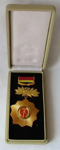 DDR Vaterländischer Verdienstorden in Gold mit Ehrenspange im Etui (141342)