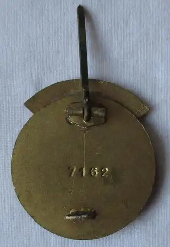 Médaille "Signes d'honneur de la police populaire allemande" avec n° de remise (113538)