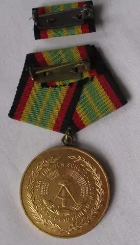 DDR médaille de services fidèles dans la défense civile 20 ans XX 273 b (134139)