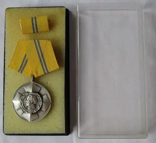 DDR Blücher-Medaille für Tapferkeit 900er Silber 1968 Bartel 225 a (122659)