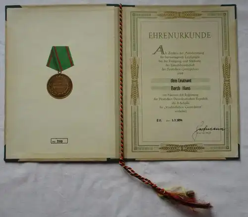 DDR Médaille pour le service frontalier exemplaire 1954 Numéro d'attribution 2110 (123785)
