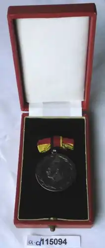 Médaille DDR Maître du Sports d'argent 900 dans l'Etui (115094)