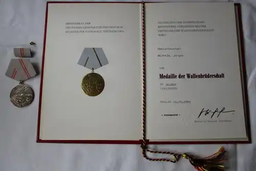 DDR Orden Konvolut Services de fidélité + Médaille du Mérite NVA, Ordre de combat (129655)