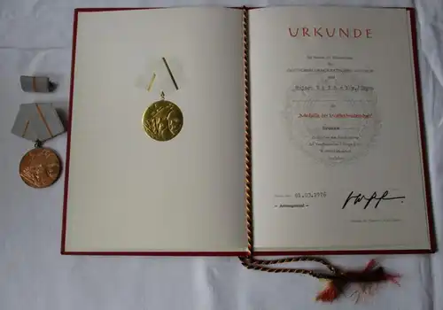 DDR Orden Konvolut Treue Dienste + Verdienstmedaille NVA, Kampforden (129655)