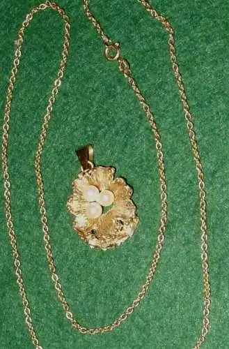 Charmant vieux pendentif en or avec perles + chaîne (DI2604)