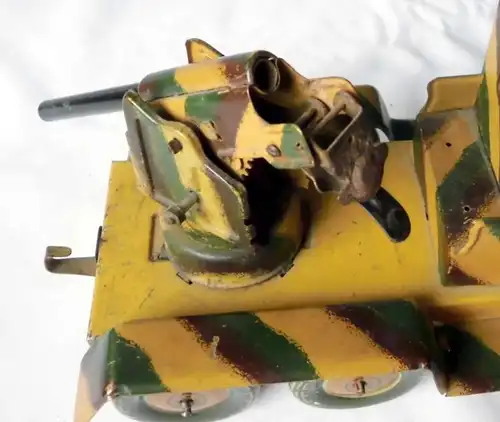 Blechspielzeug Panzerwagen mit Kanone Tarnfarbe 2.Weltkrieg (117617)
