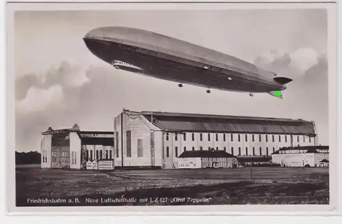65109 Photo Ak Friedrichshafen am Bodensee Aéroport avec le comte Zeppelin vers1935