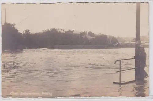 93886 Foto AK Hochwasser Triebes, Feuerwehrleute begutachten die Situation 1924?