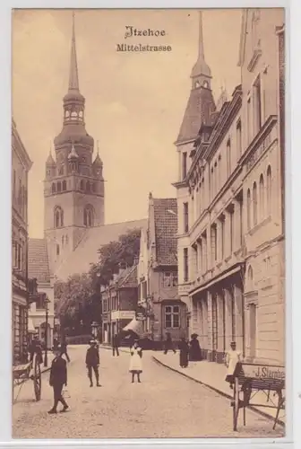 62916 AK Itzehoe - Mittelstrasse, Straßenansicht mit Händlerwagen 1910