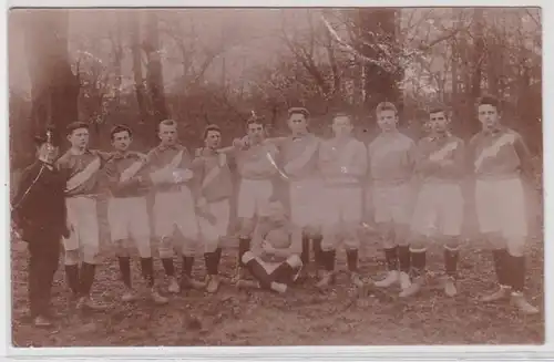 82915 Photo Ak équipe de football vers 1910
