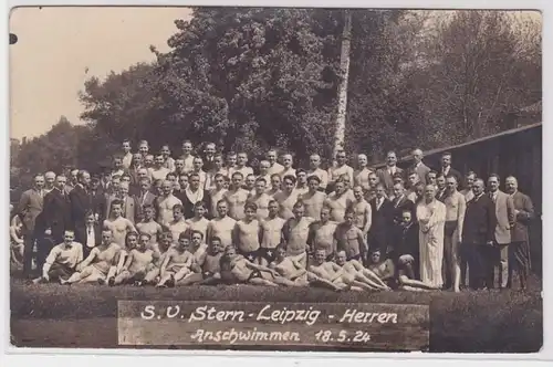 87750 Foto Ak S.V. Stern Leipzig - Herren Anschwimmen 18.5.1924