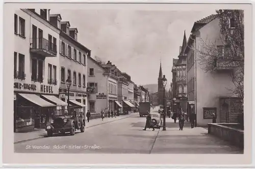 62787 Ak St.Wendel Straßenansicht mit Geschäften und Verkehr um 1935