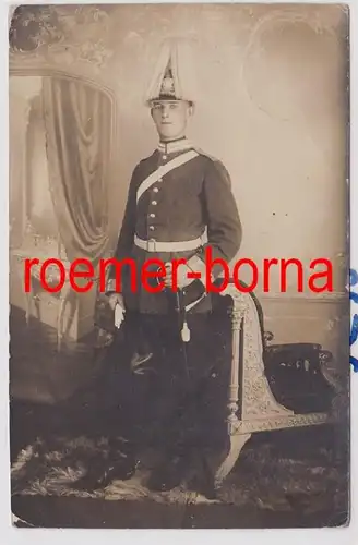 85147 Photo Ak Soldat en uniforme de défilé avec casque de parade et sabre 1915
