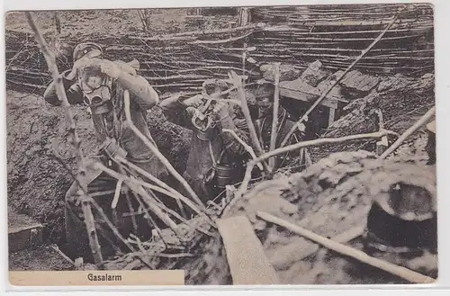 81968 Poste de terrain Ak Landser lors de l'alarme gazière dans la tranchée 1917