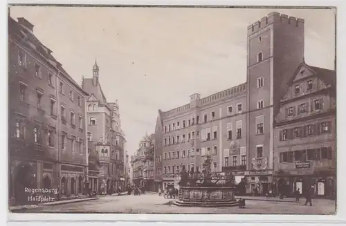 91311 Ak Regensburg - Haidplatz mit Brunnen und Geschäften um 1935