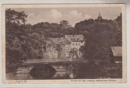 49055 Ak Hof in Bayern Partie an der unteren steinernen Brücke um 1920
