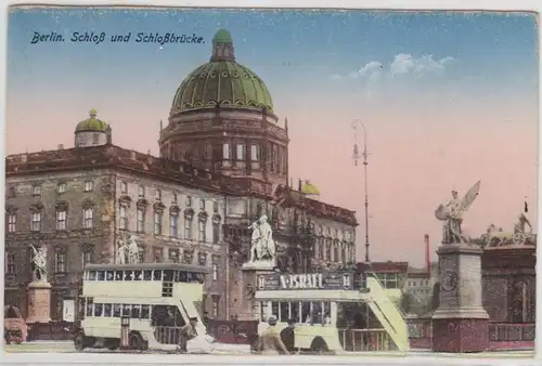 69147 Ak Berlin Schloß und Schloßbrücke mit Doppeldeckerbus davor um 1910