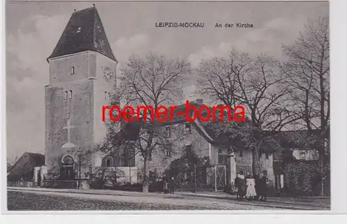 86913 Ak Leipzig-Mockau An der Kirche um 1920
