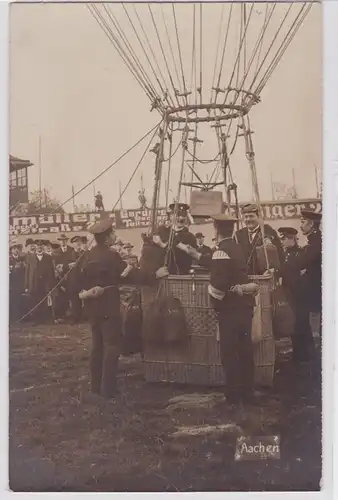 86858 Foto Ak Leipzig Ballonaufstieg um 1910