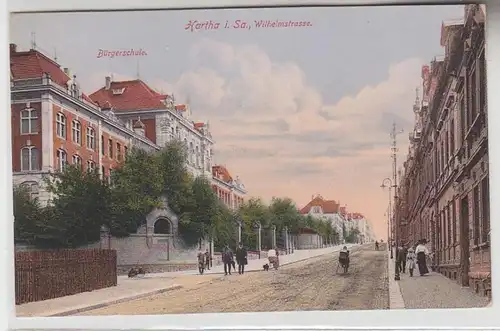 69177 Ak Hartha in Sachsen Wilhelmstraße mit Bürgerschule um 1910
