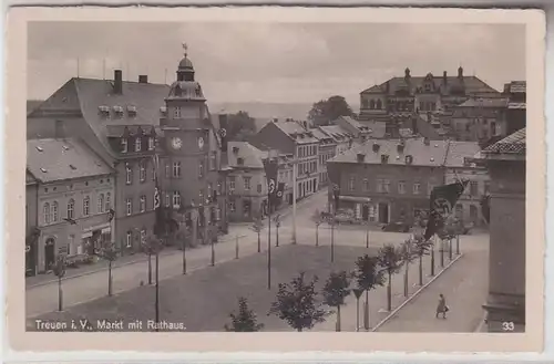 68450 Ak Treuen im Vogtland Markt mit Rathaus um 1940
