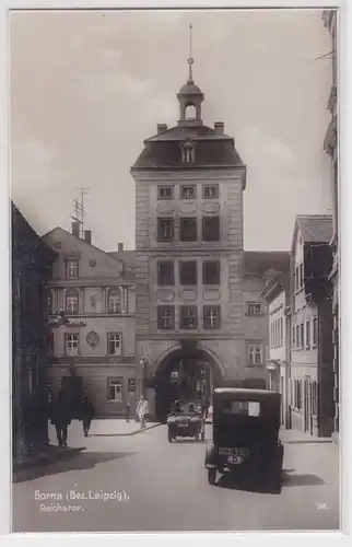 19572 Foto Ak Borna (Bez. Leiptig) Straßenansicht mit Reichstor um 1930