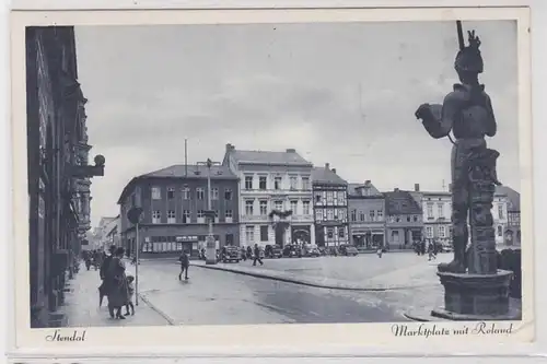 90253 Ak Stendal Marktplatz mit Roland 1944