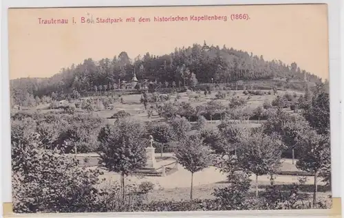 19818 Ak Trautenau in Böhmen Stadtpark mit Kapellenberg um 1930